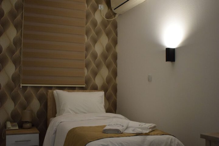 Room 11 of 31