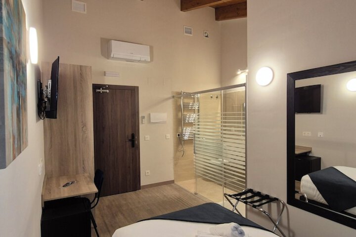 Room 17 of 47