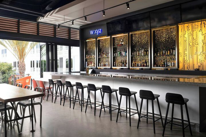 Lobby lounge