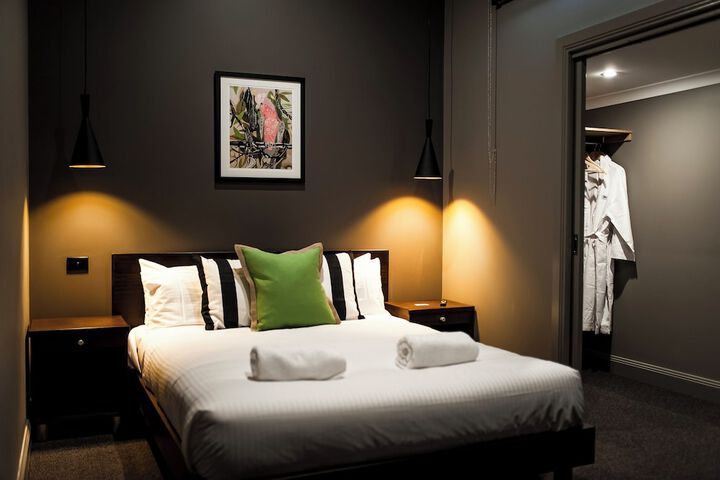 Room 13 of 27