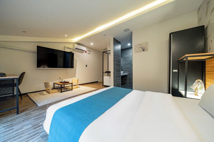 Room 42 of 85