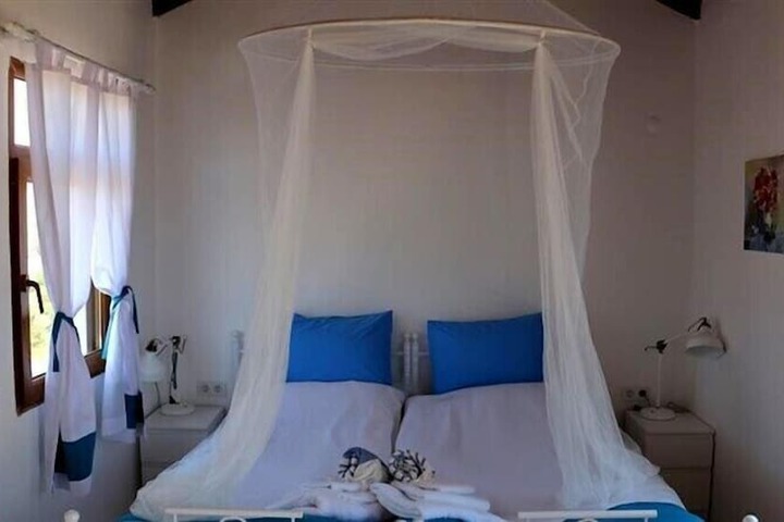 Room 4 of 44