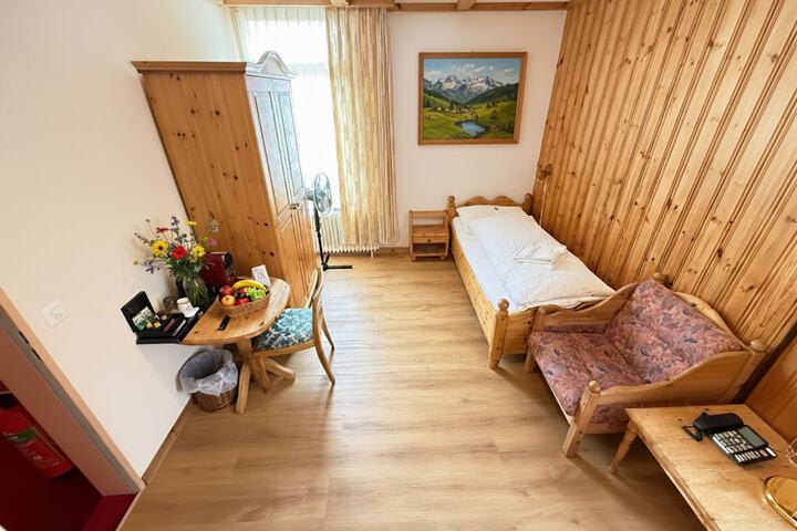 Room 20 of 163
