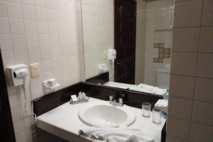 Room 14 of 32