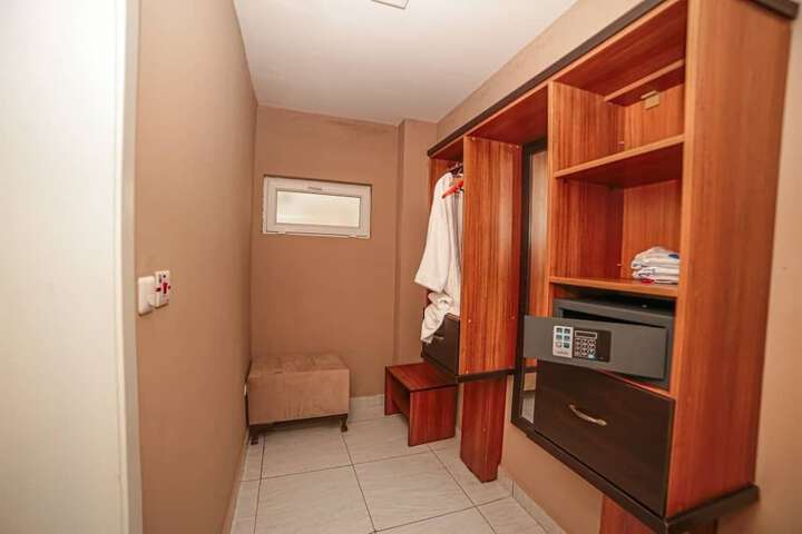Room 3 of 41