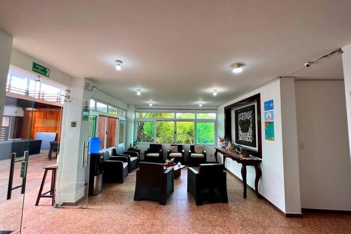 Entrance & Lobby