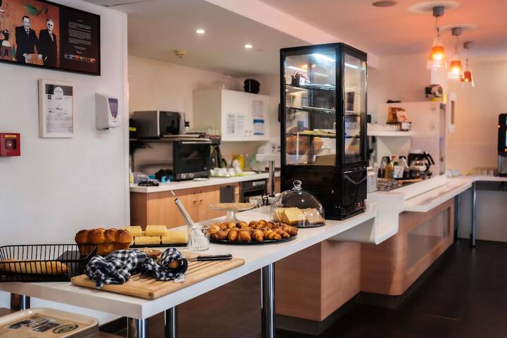 Breakfast/Coffee Service 48 of 60