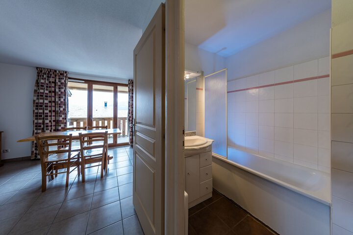 Room 10 of 19