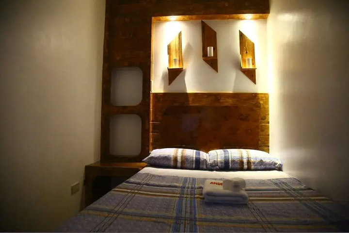 Room 6 of 11