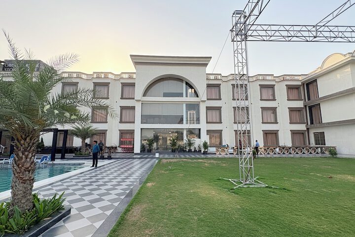 Hotel Exterior 23 of 28