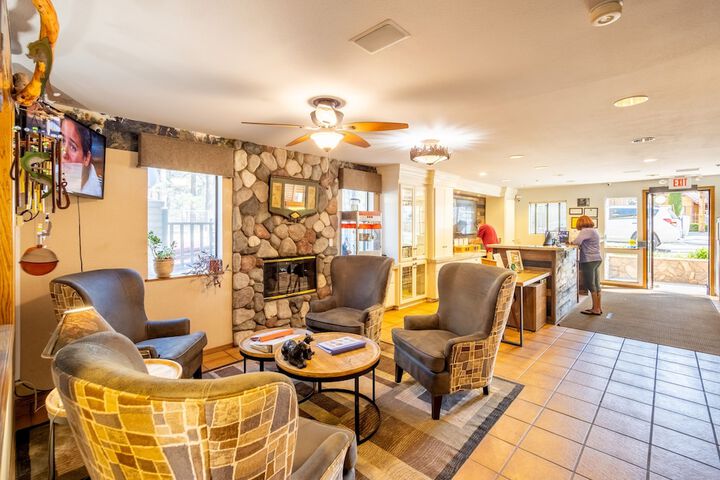 Hotel Interior 5 of 184