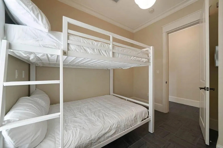 Room 4 of 24