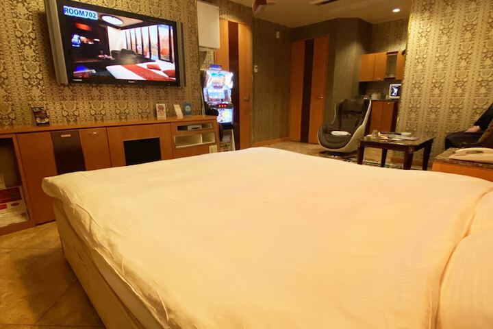 Room 10 of 43