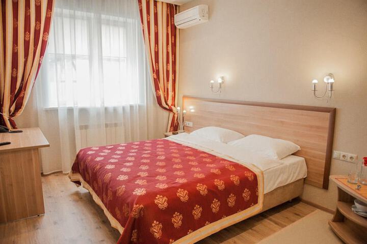 Room 6 of 14