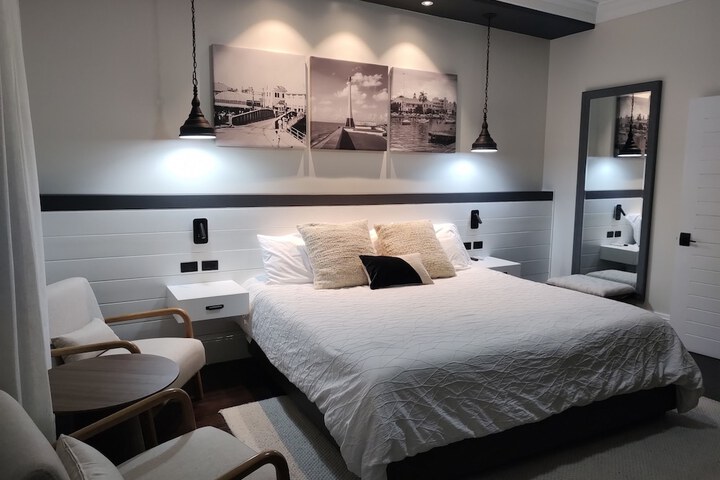 Room 33 of 98
