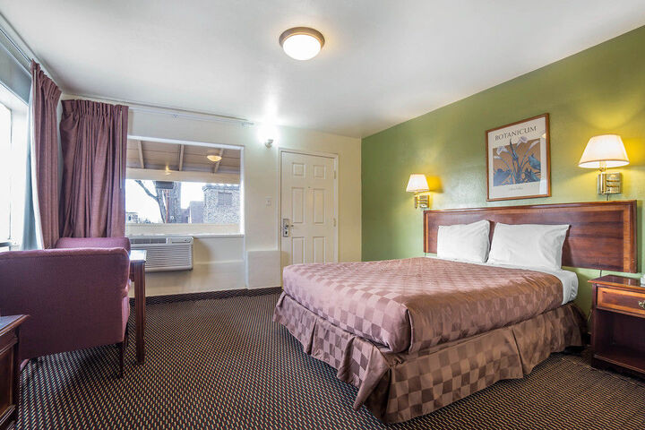 Room 22 of 38