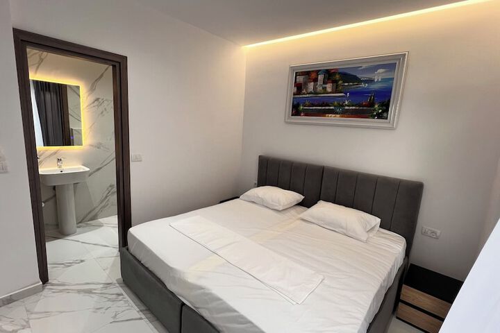 Room 9 of 30
