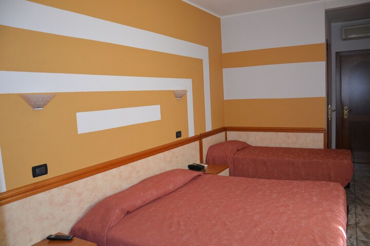 Room 2 of 7