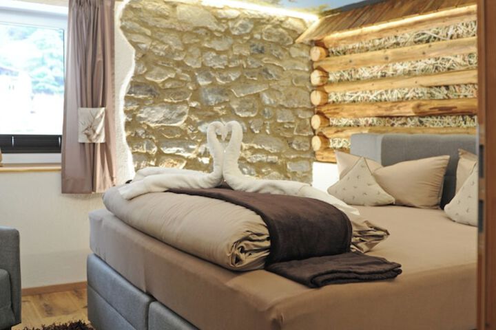 Room 5 of 37