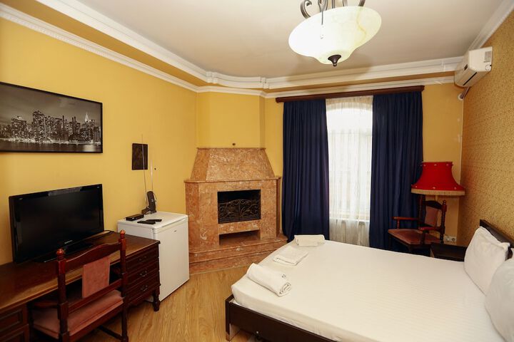 Room 42 of 107