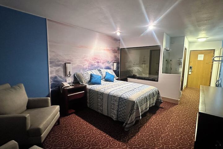 Room 5 of 66
