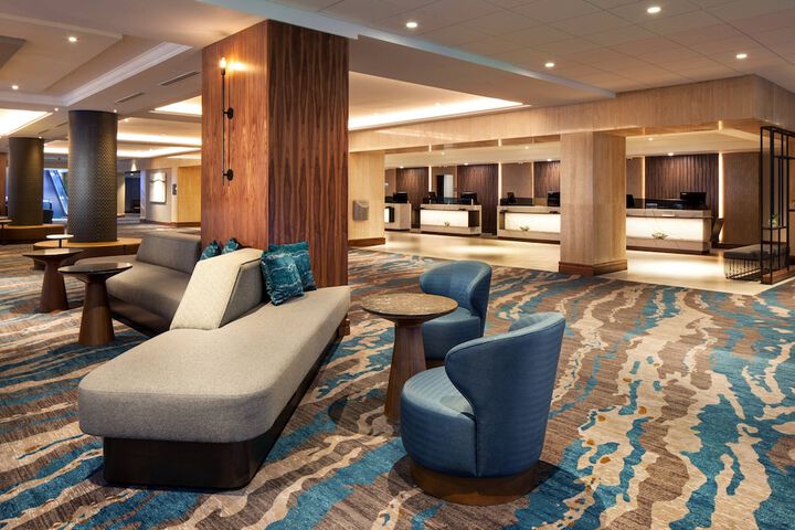 Lobby lounge