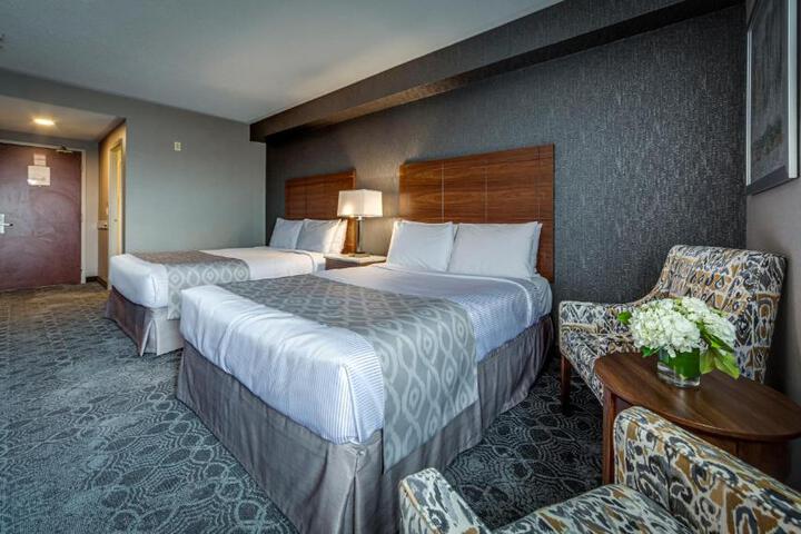 2 Queen Beds (9 of 21)