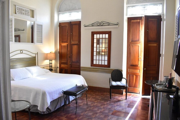 Room 11 of 32
