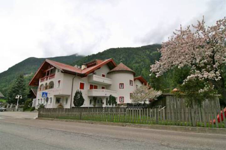 Hotel 4 of 5