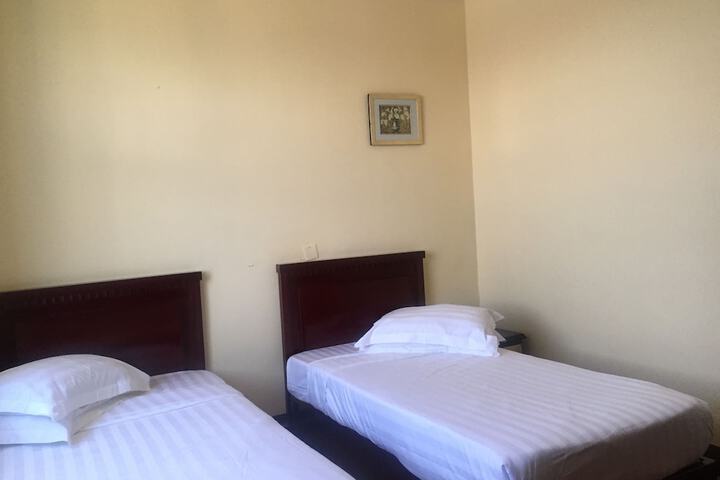 Room 7 of 18