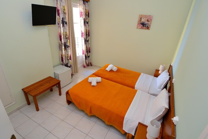 Room 8 of 29