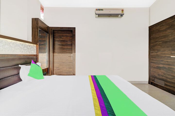 Room 19 of 29