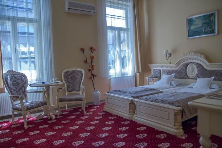 Room 7 of 39