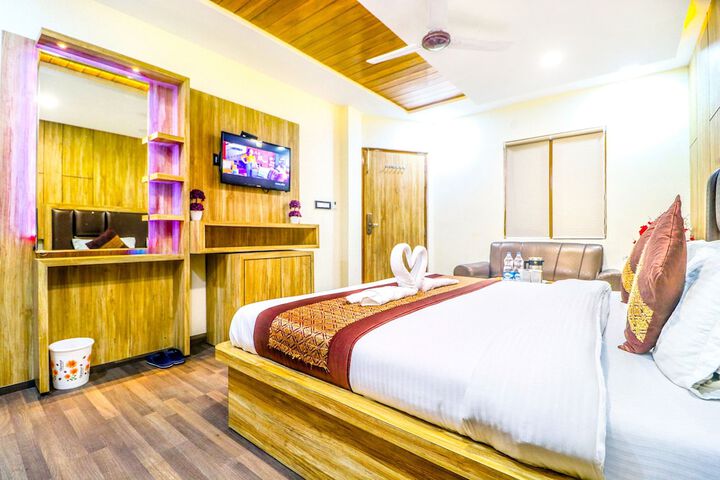 Room 9 of 28
