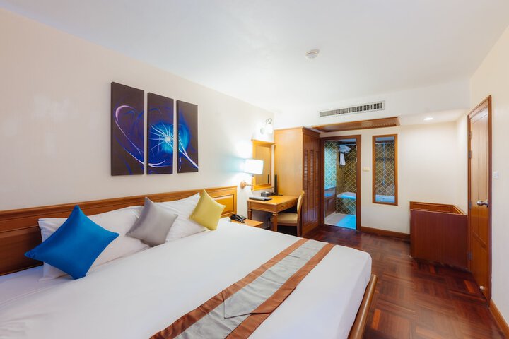 Room 10 of 60