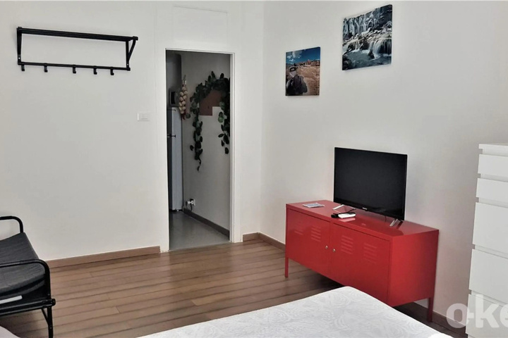 Room 5 of 11