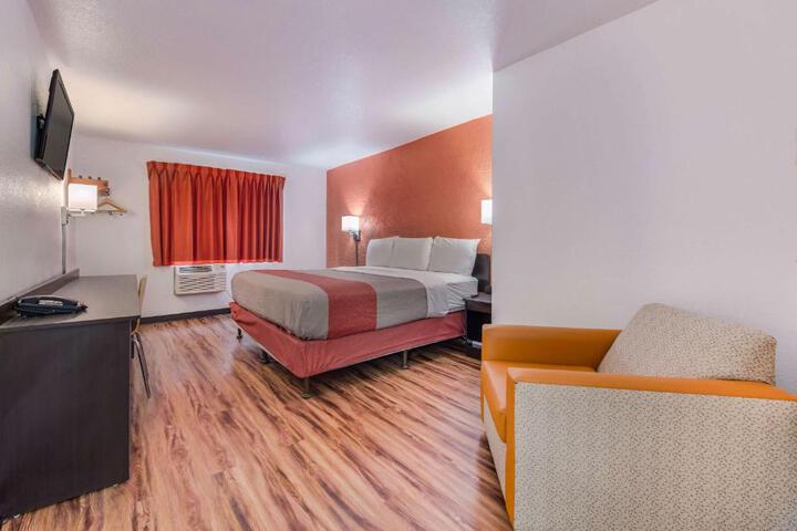 Double Room Disability Accessible (6 of 13)