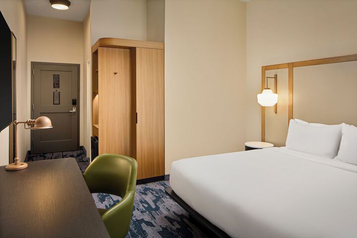 Room 6 of 12