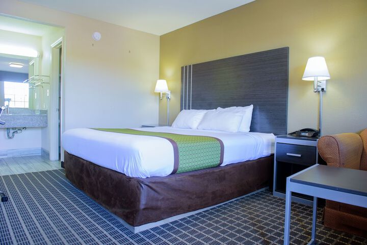 1 King Bed (11 of 17)
