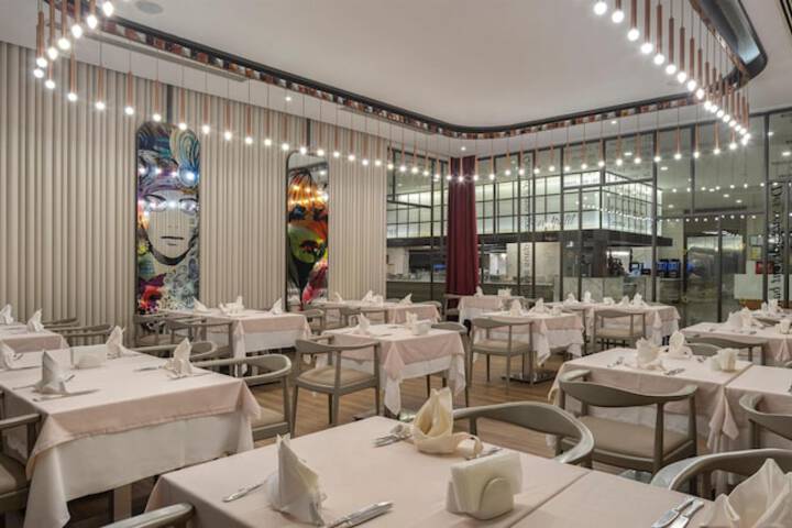 Dining 95 of 152