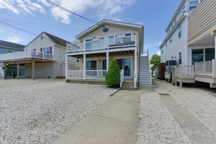 Avalon Vacation Rental w / Porch & Grill!