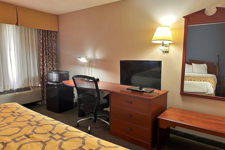 1 King Bed (8 of 13)