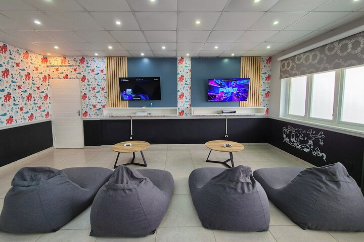 Room 201 of 343