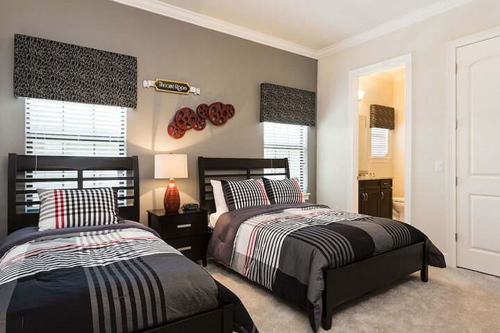 Room 10 of 34