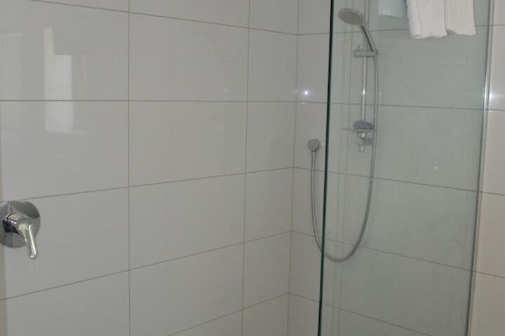 Room 6 of 123