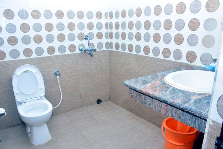 Room 5 of 25