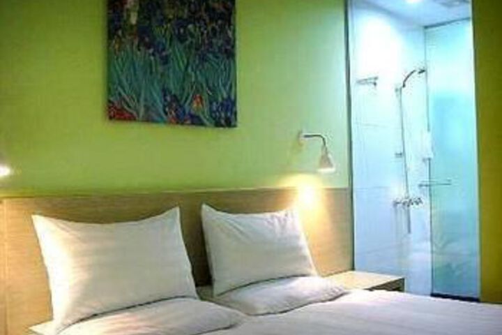 Room 10 of 23