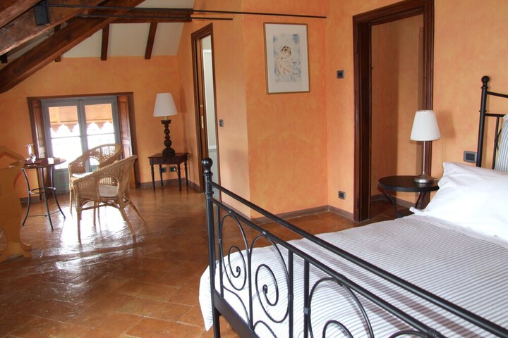 Room 4 of 15