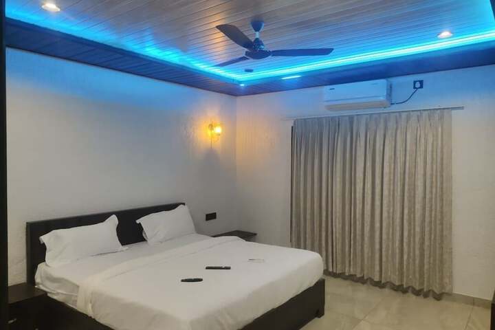 Room 2 of 8