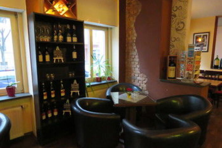 Lounge 40 of 61